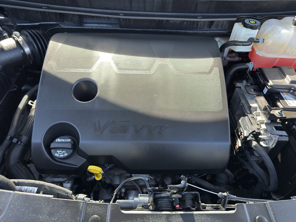 Used 2023 Chevrolet Traverse LT image 36