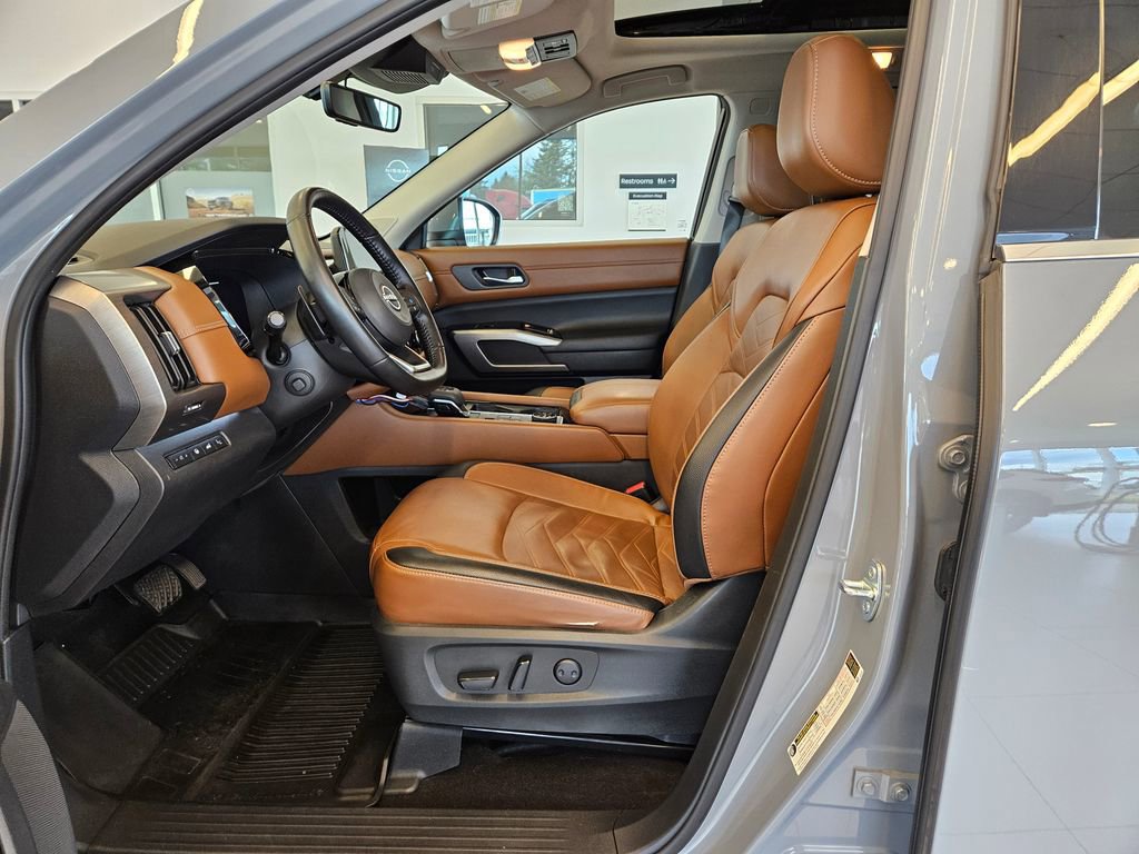 Used 2023 Nissan Pathfinder Platinum w/ Lighting Package (N93) image 14