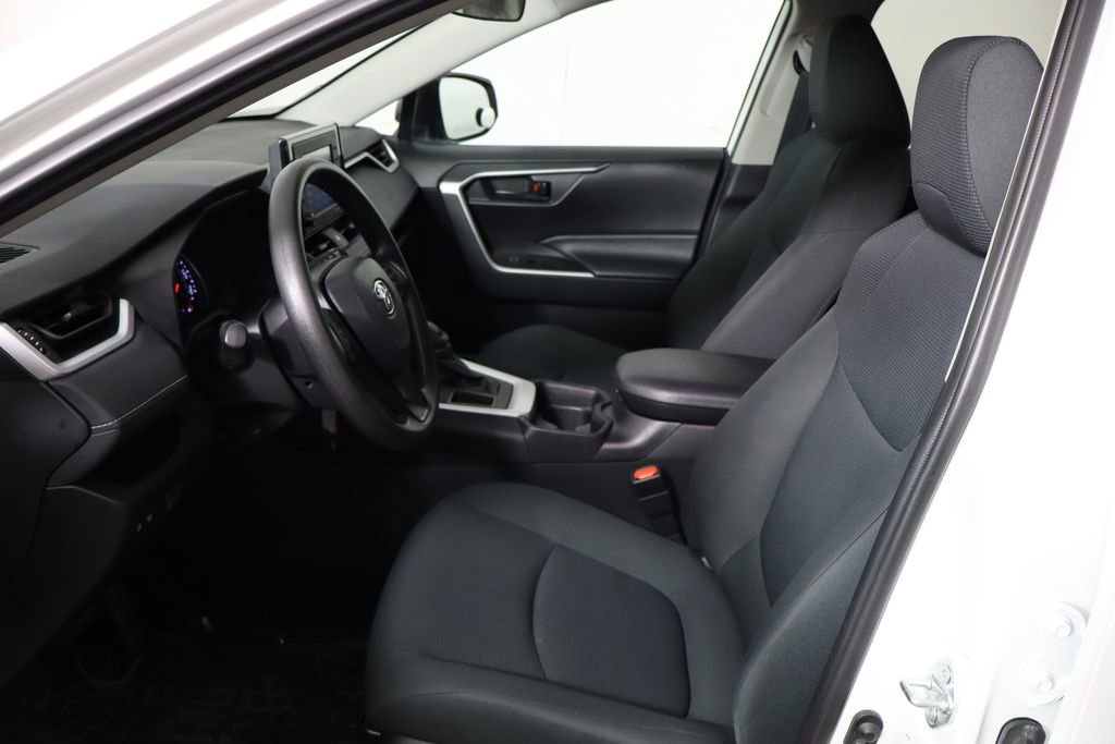 Used 2021 Toyota RAV4 LE FWD image 14
