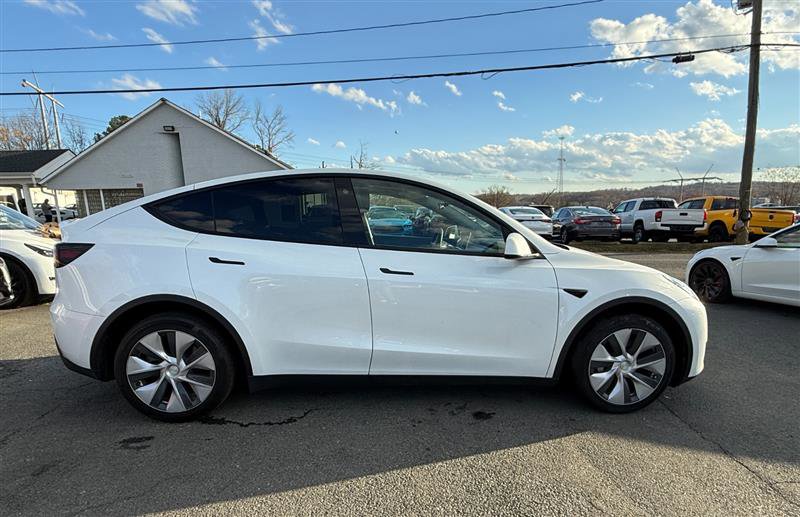 Used 2022 Tesla Model Y Long Range image 6
