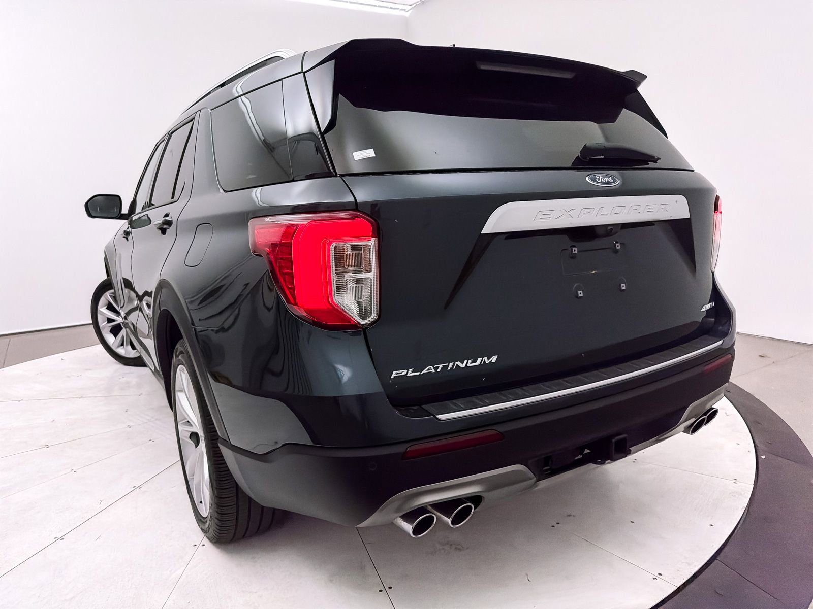 Used 2023 Ford Explorer Platinum w/ Technology Package AWD/4WD image 11