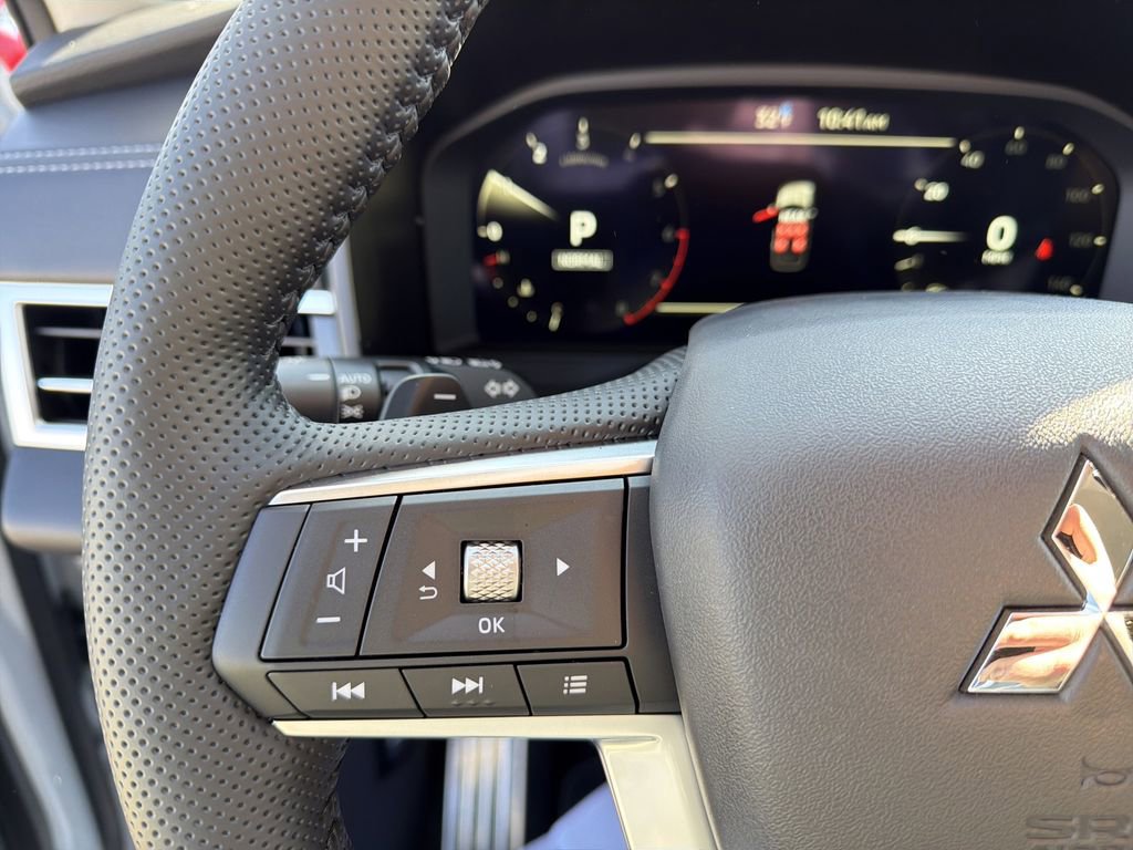 New 2026 Mitsubishi Outlander SEL image 18