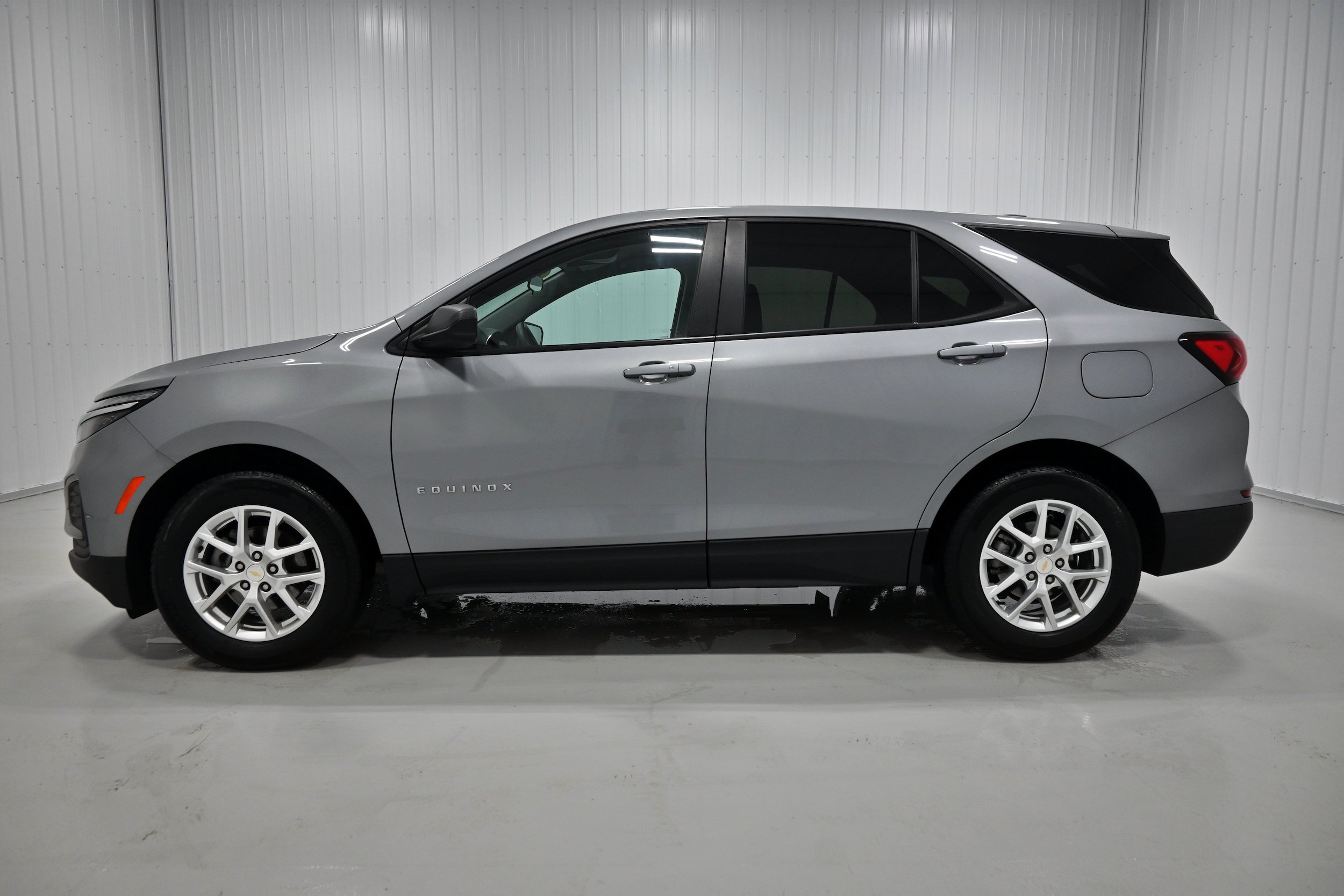 Used 2024 Chevrolet Equinox LS w/ LS Convenience Package FWD image 24