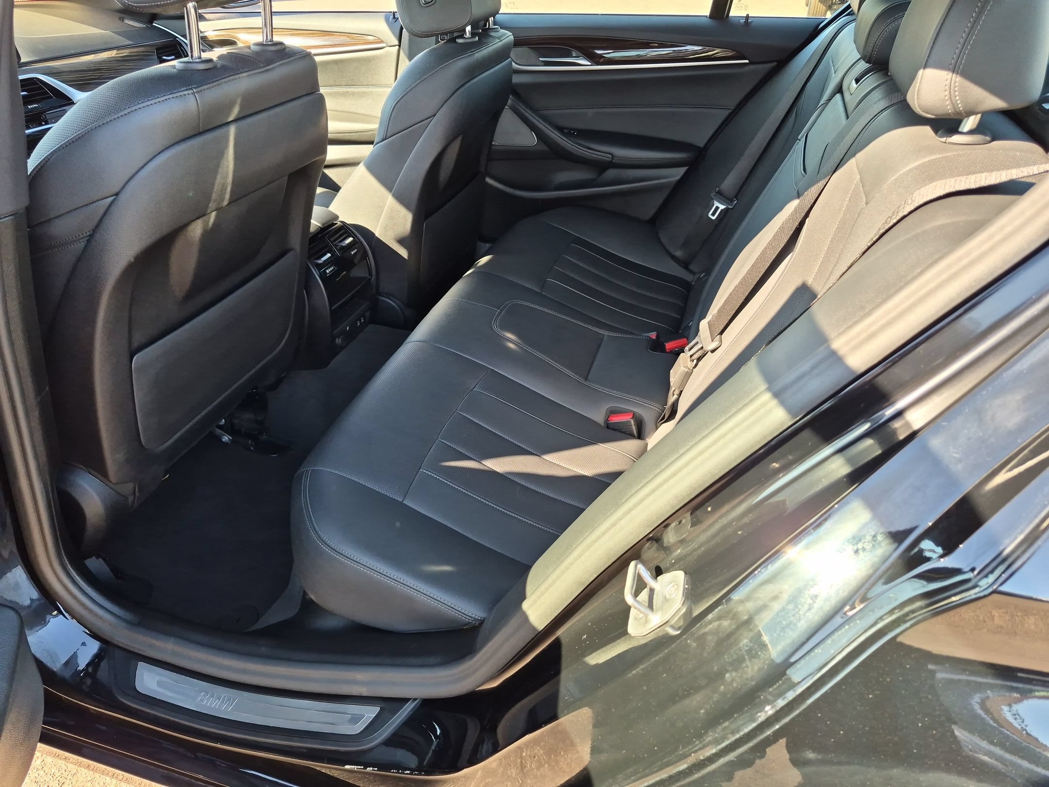 Used 2023 BMW 530e RWD image 16