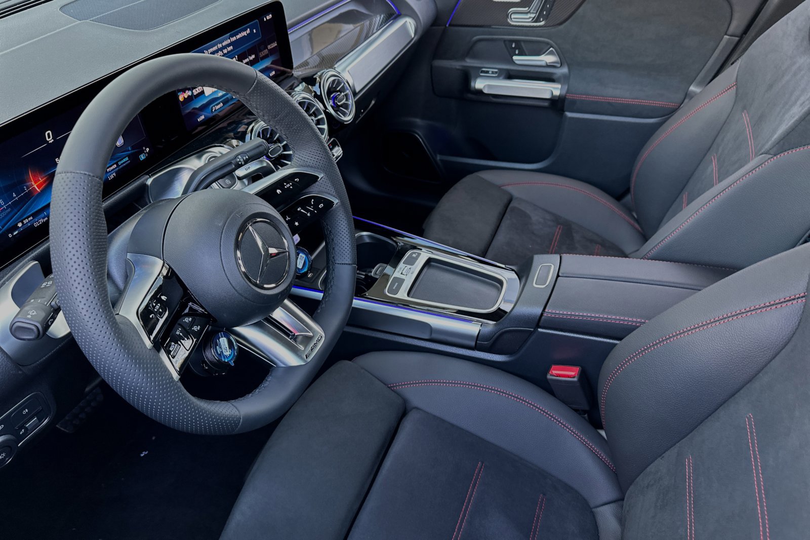 New 2025 Mercedes-Benz GLB 35 AMG 4MATIC image 17