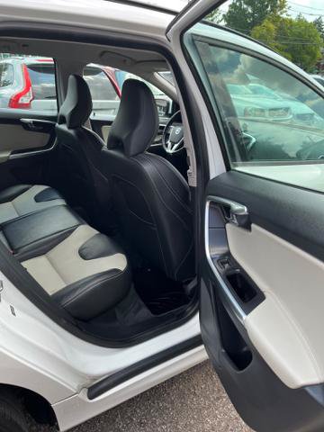 Used 2017 Volvo XC60 T5 FWD image 14