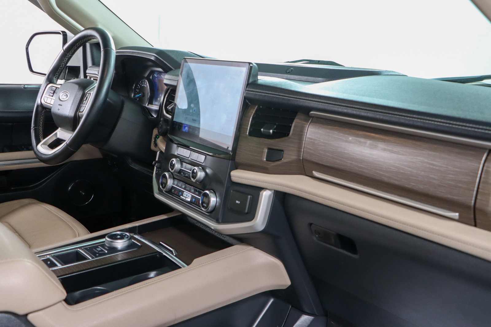 Used 2022 Ford Expedition Limited image 28