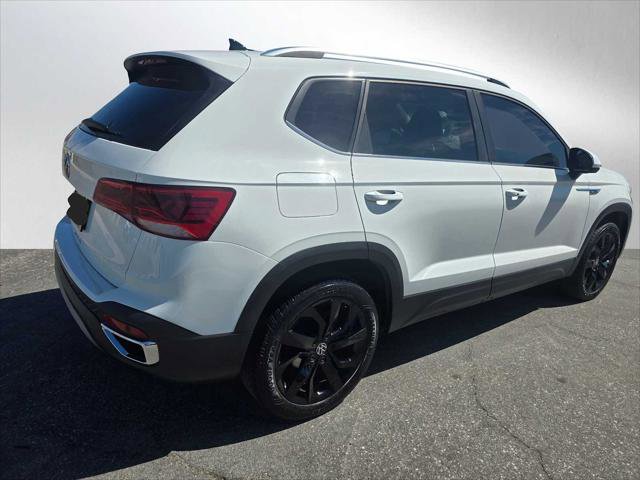 Used 2022 Volkswagen Taos SEL w/ Panoramic Sunroof Package image 3