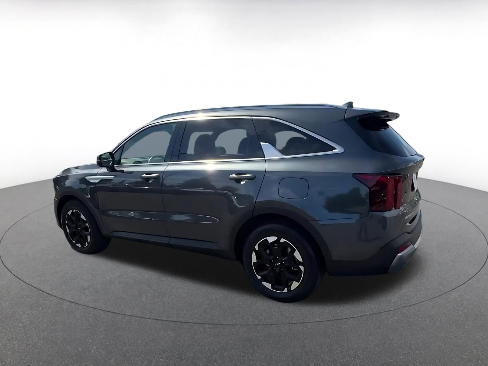 Used 2024 Kia Sorento S image 10