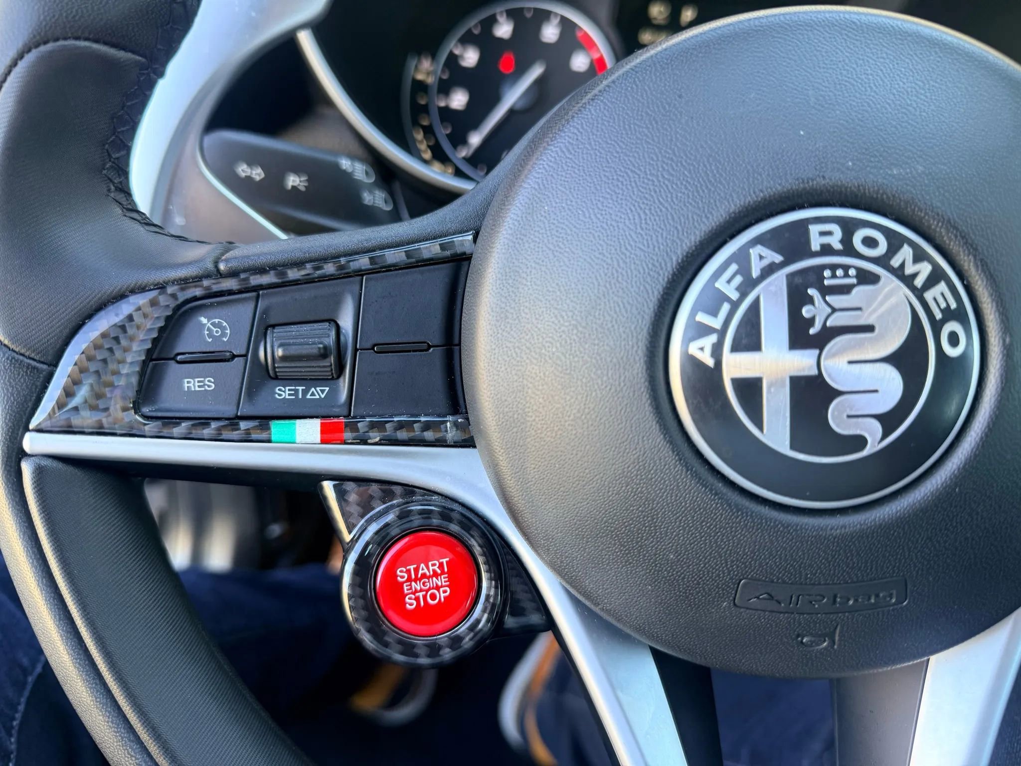 Used 2019 Alfa Romeo Giulia AWD w/ Quick Order Package 22J Sport image 5