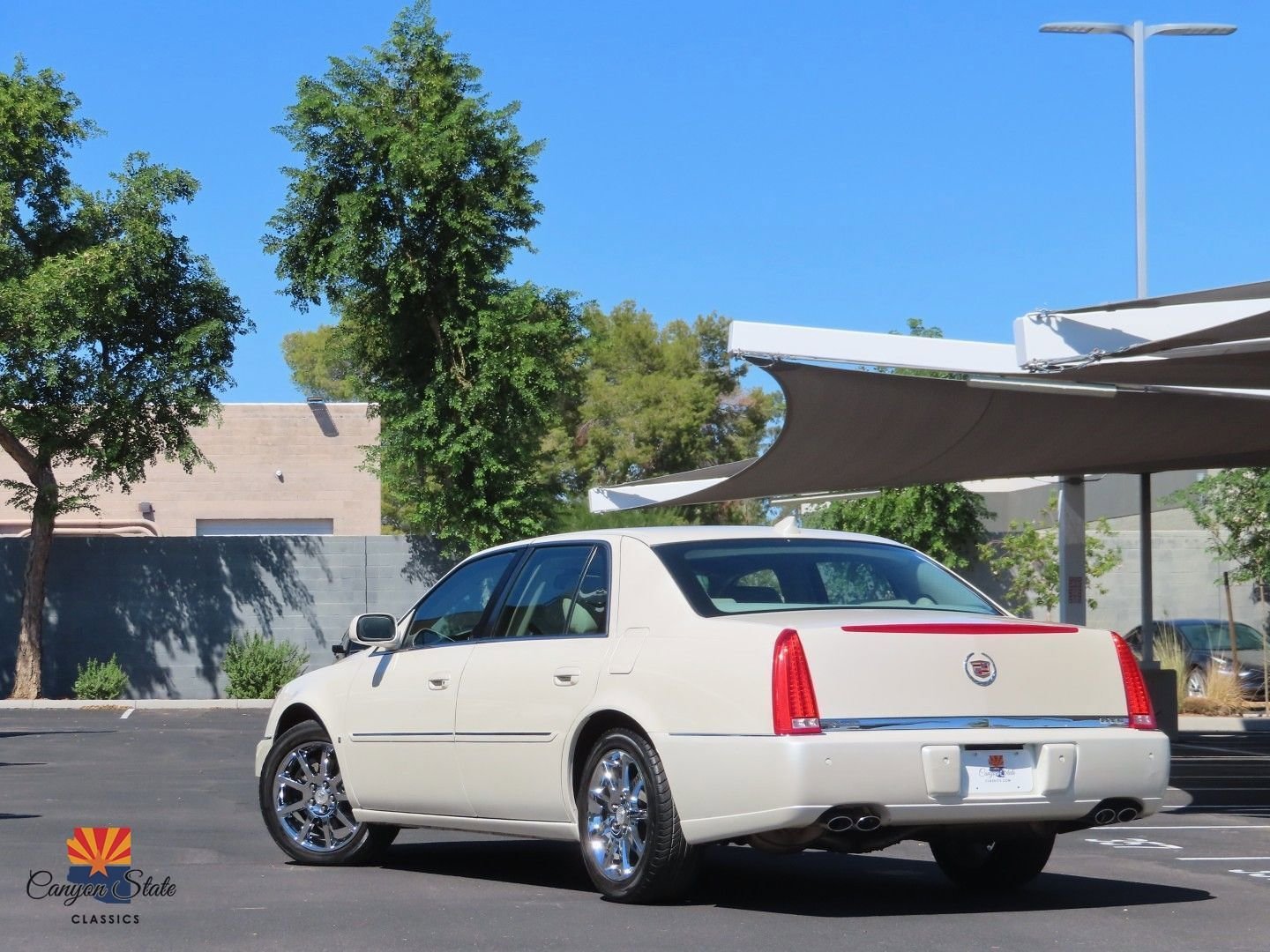Used 2009 Cadillac DTS image 2