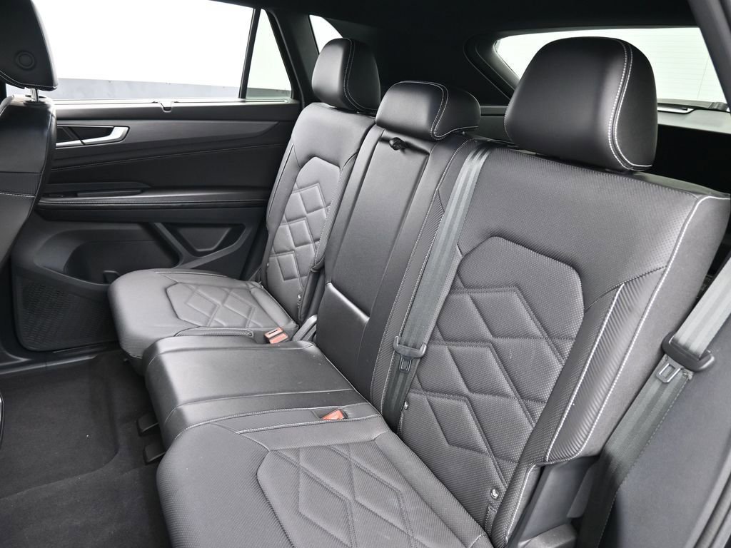 Used 2024 Volkswagen Atlas Cross Sport SE image 34