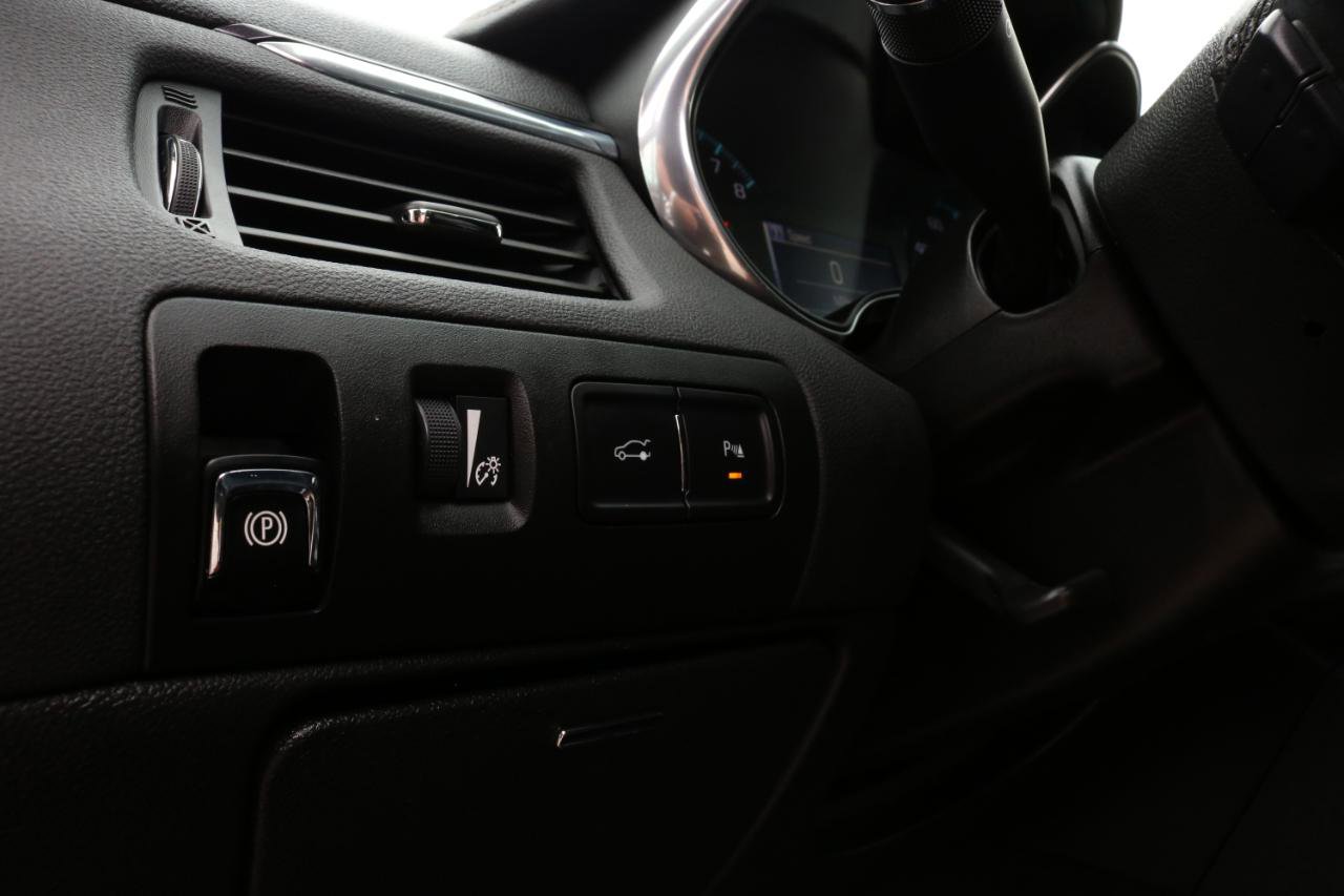 Used 2014 Chevrolet Impala LT w/ Convenience Package image 20