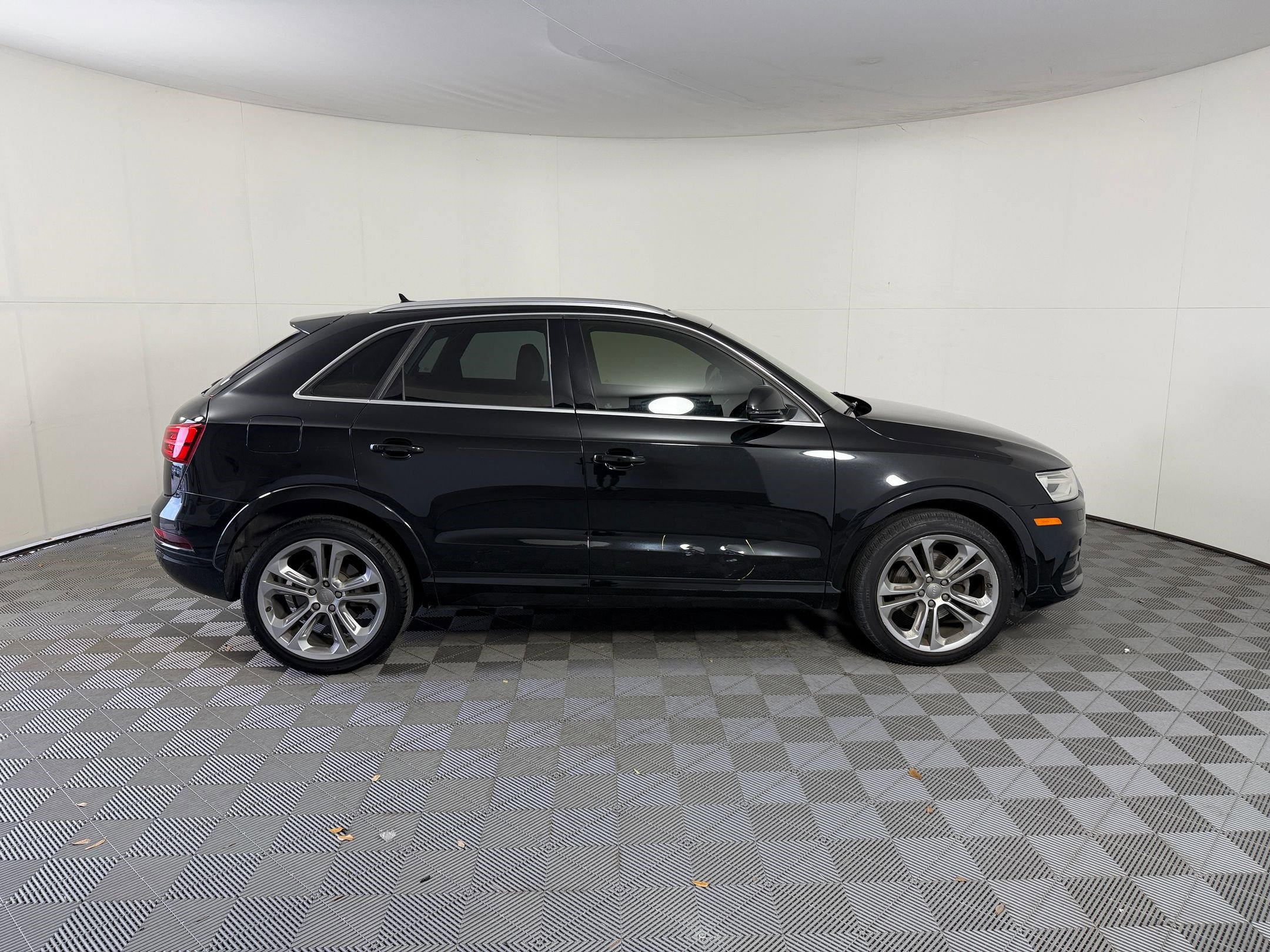 Used 2016 Audi Q3 2.0T Premium Plus w/ Technology Package AWD/4WD image 8