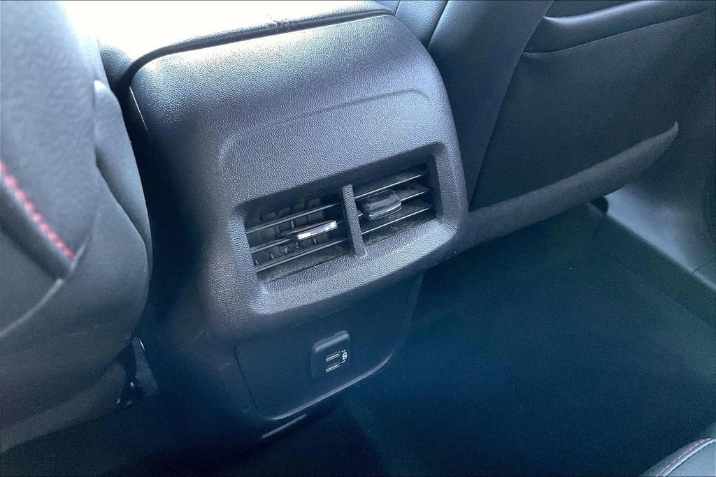 Used 2022 Chevrolet Equinox RS w/ Infotainment Package image 33