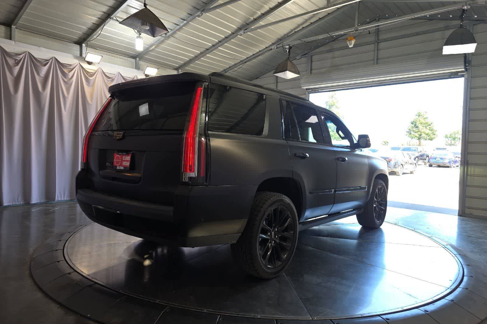 Used 2019 Cadillac Escalade Platinum w/ Escalade Sport Edition AWD/4WD image 3