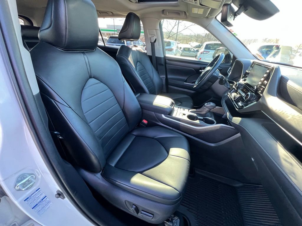 Used 2021 Toyota Highlander XLE image 29