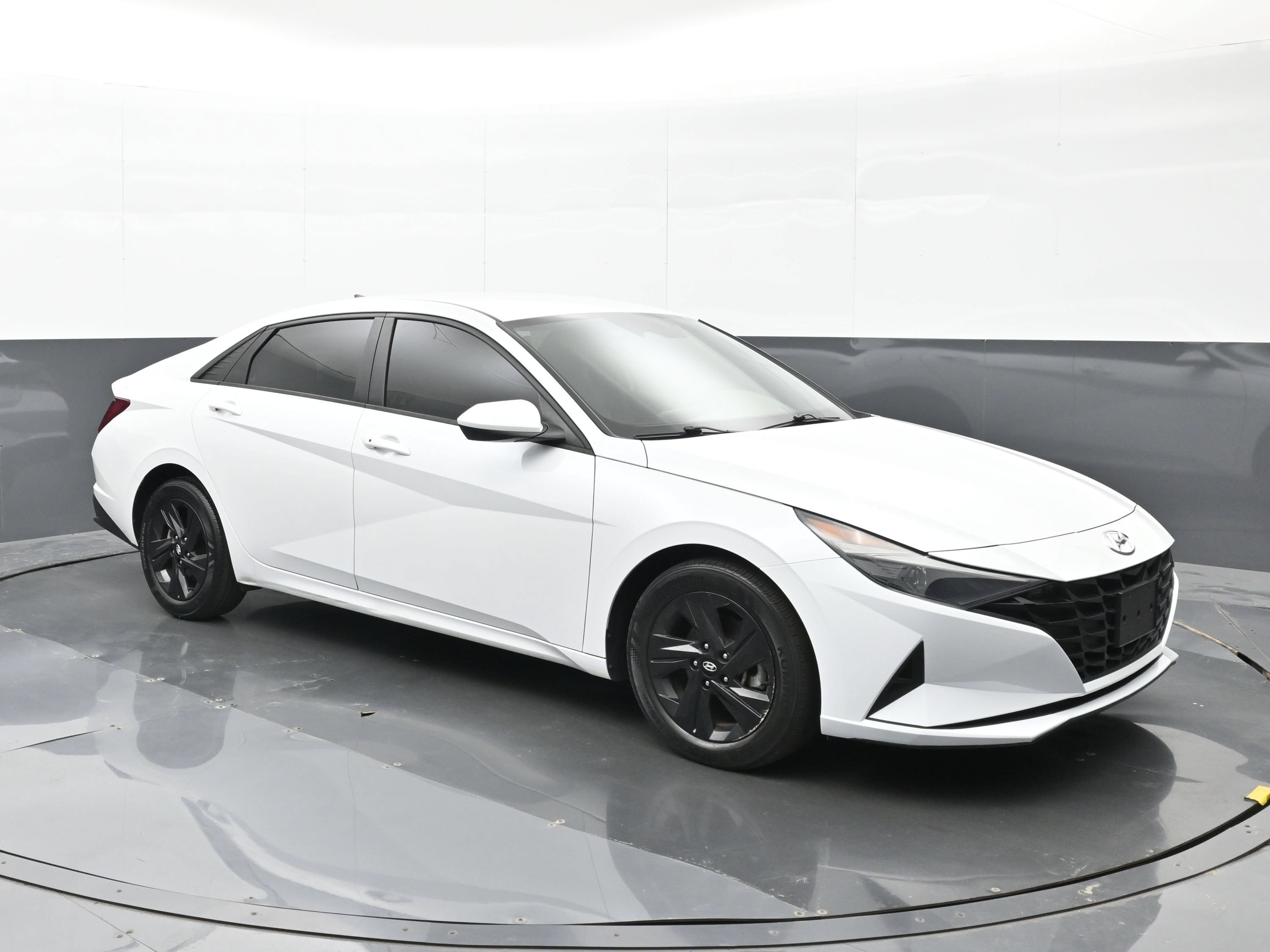 Used 2021 Hyundai Elantra SEL FWD image 6