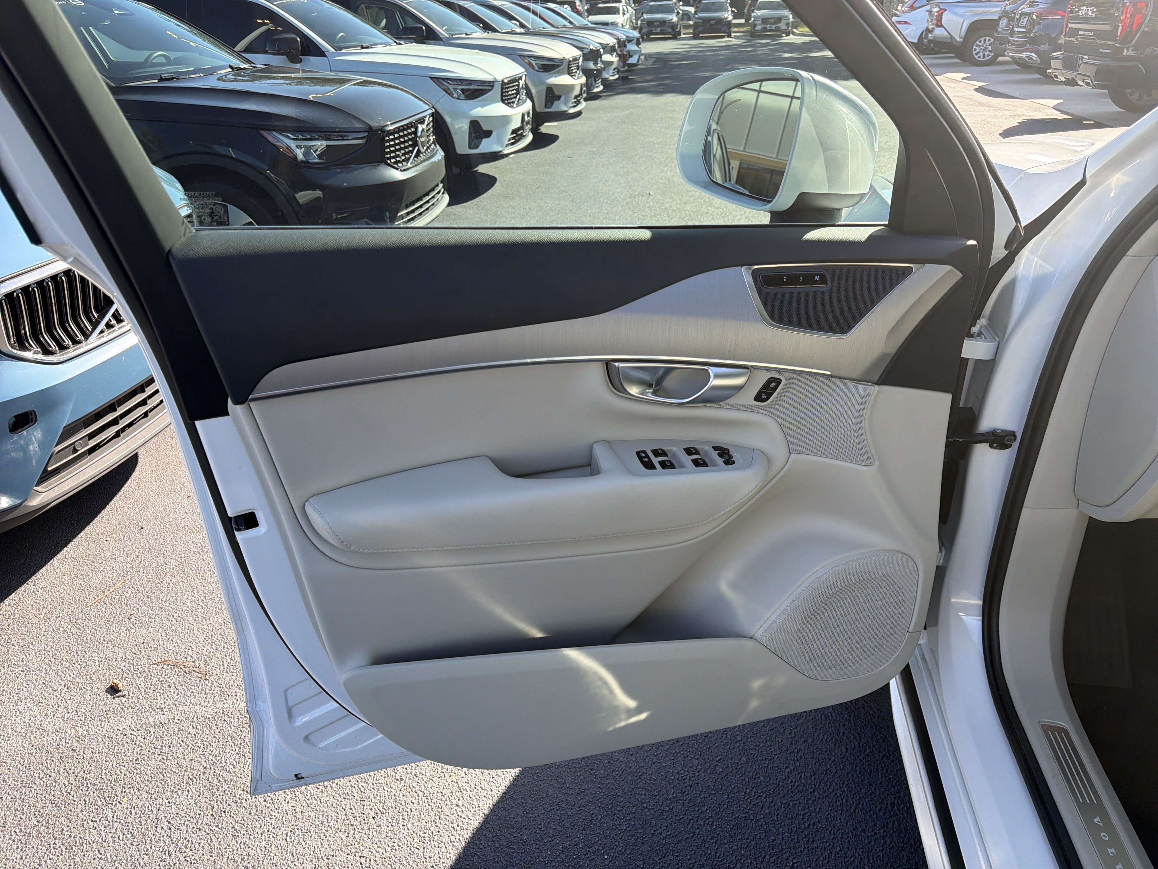 Certified 2025 Volvo XC90 B5 Core w/ Protection Package AWD/4WD image 14