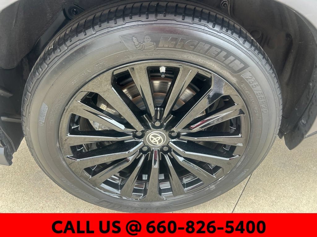 Used 2025 Toyota Highlander XSE AWD/4WD image 6