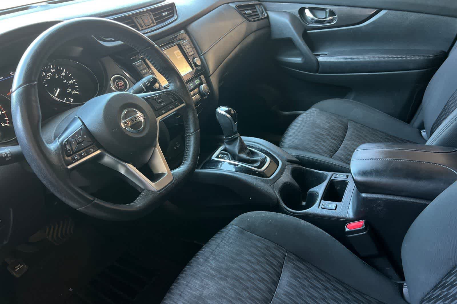Used 2019 Nissan Rogue SV FWD image 14