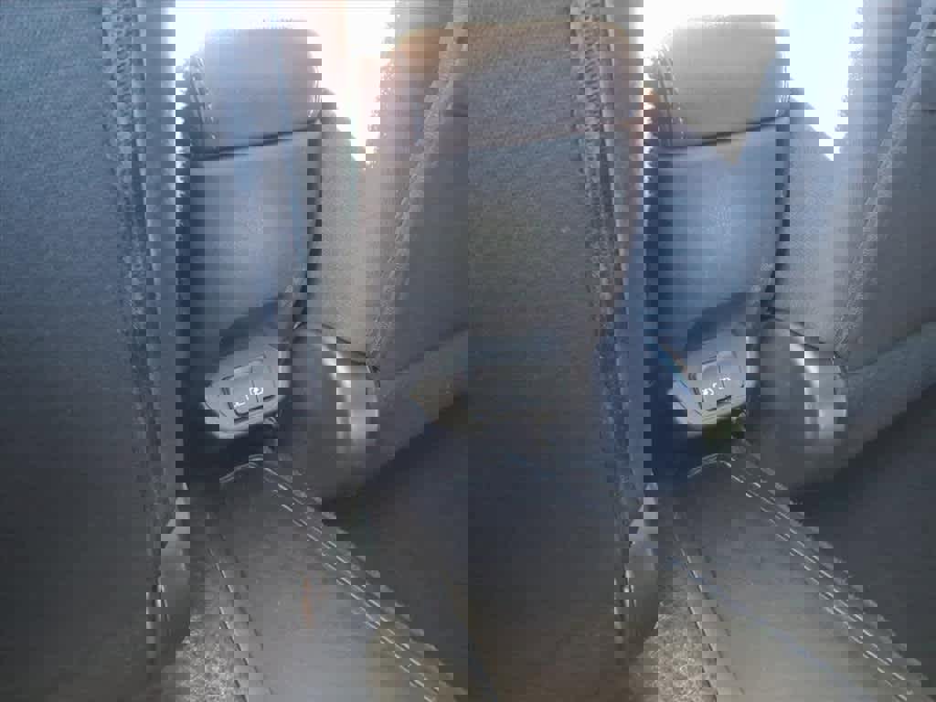 Used 2022 Nissan Leaf S image 10