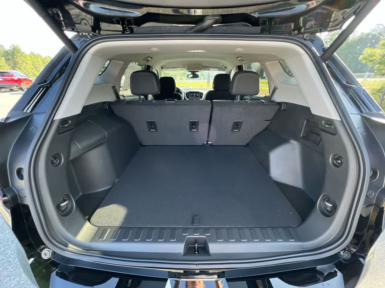 Used 2022 GMC Terrain SLE w/ Driver Convenience Package FWD image 24