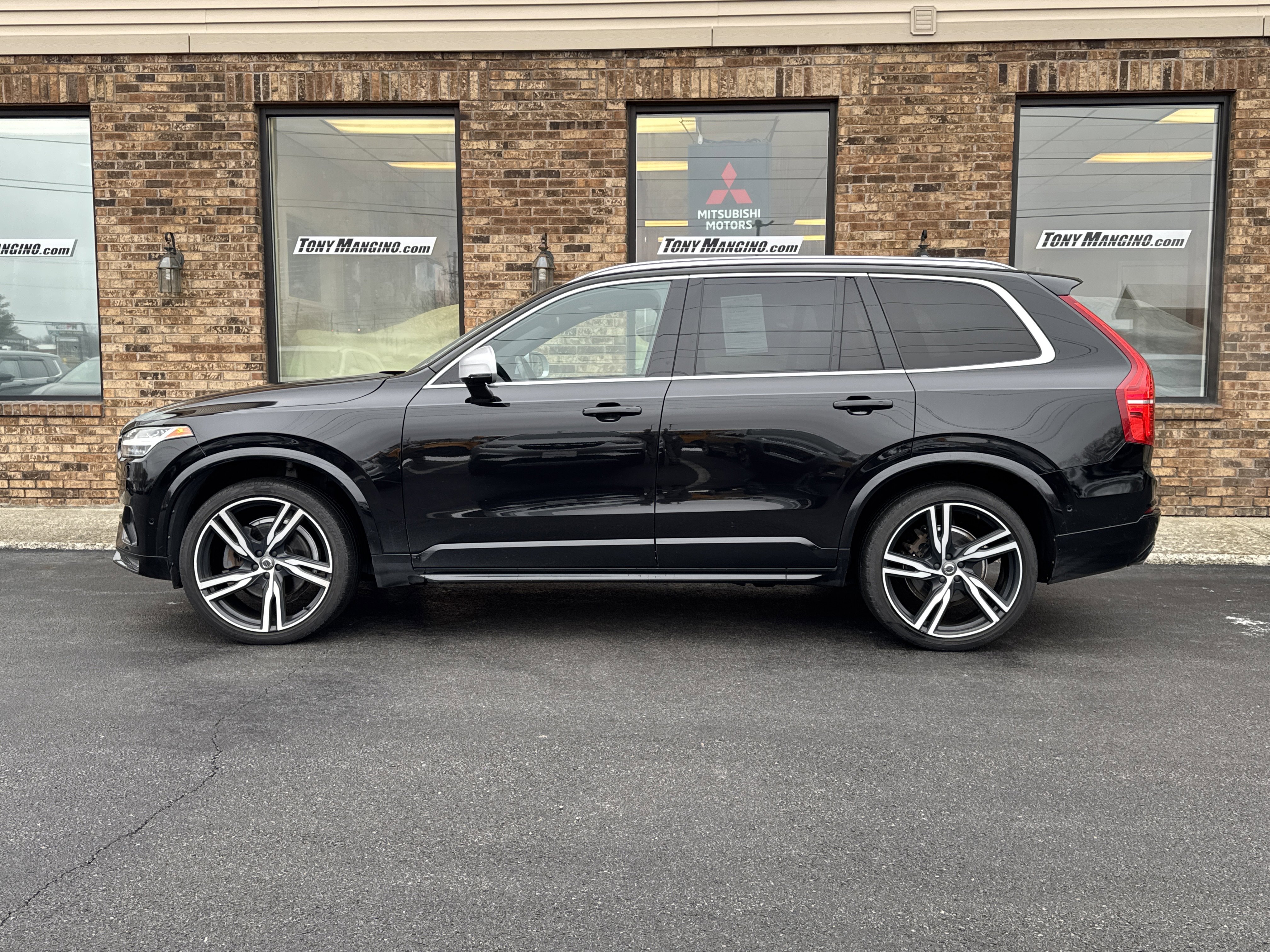 Used 2016 Volvo XC90 T6 R-Design w/ Vision Package image 2