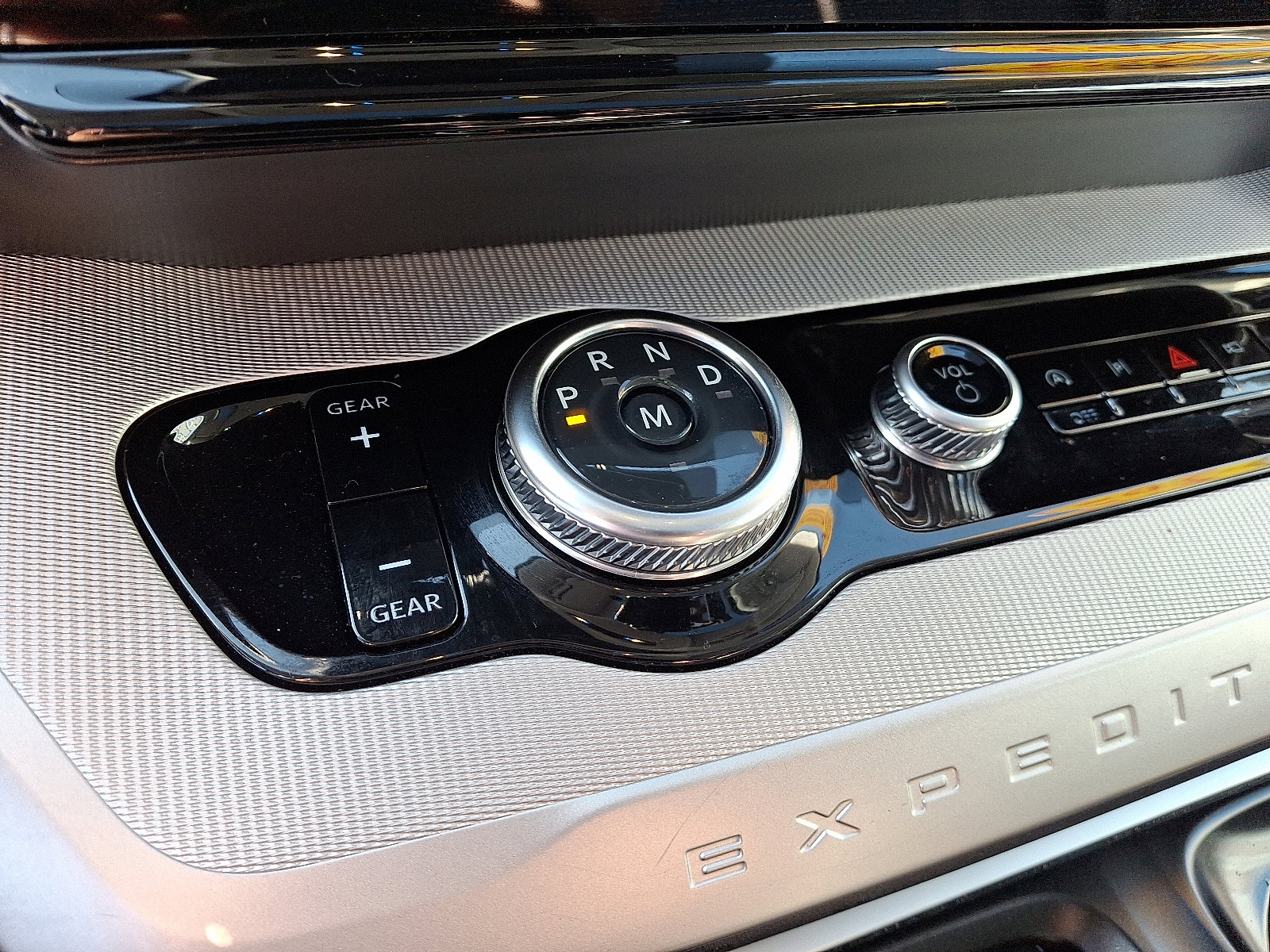 Certified 2025 Ford Expedition Active image 17