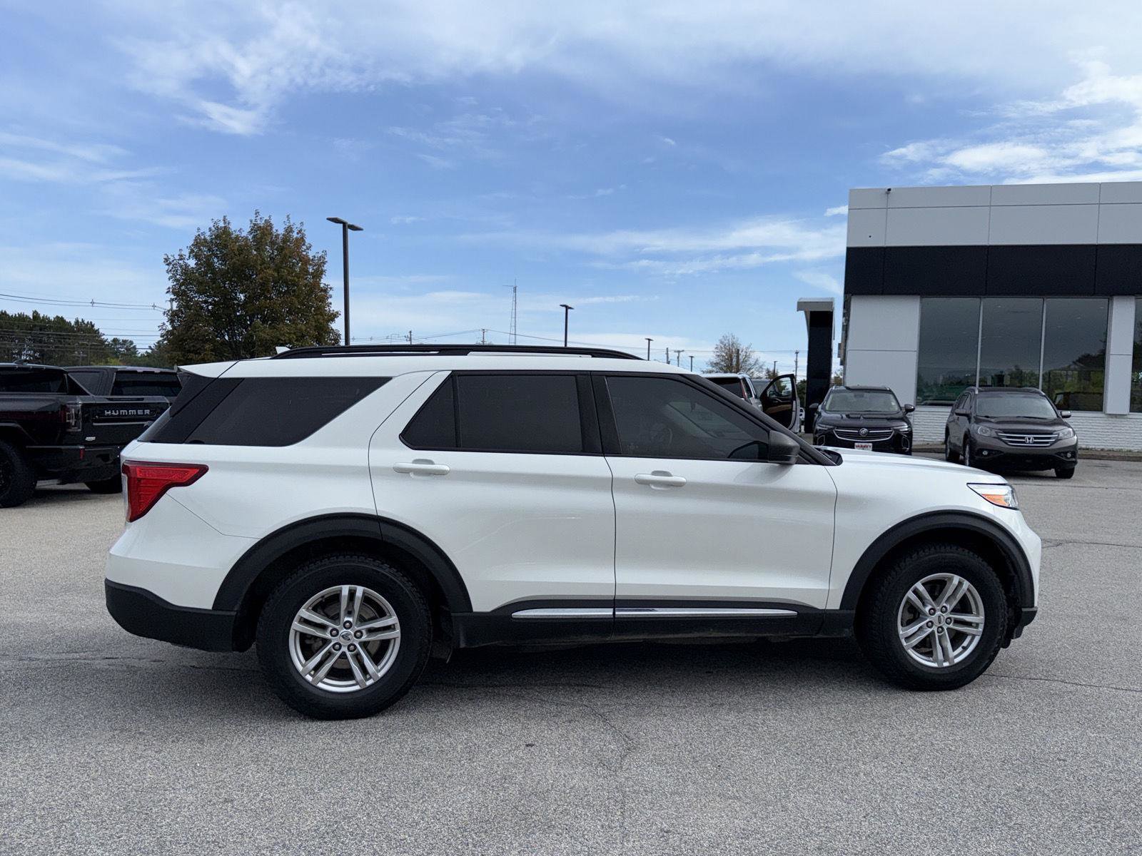 Used 2020 Ford Explorer XLT w/ Equipment Group 202A image 4