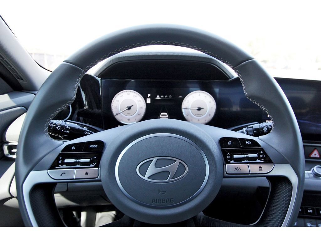 Certified 2025 Hyundai Elantra SEL image 15