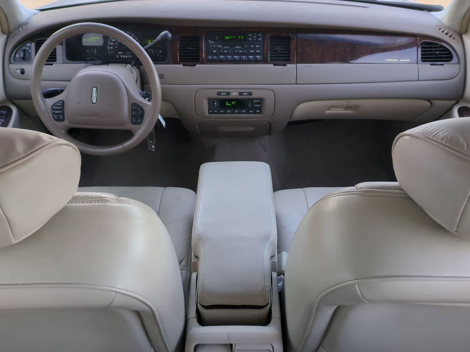 Used 2000 Lincoln Town Car Signature RWD image 14