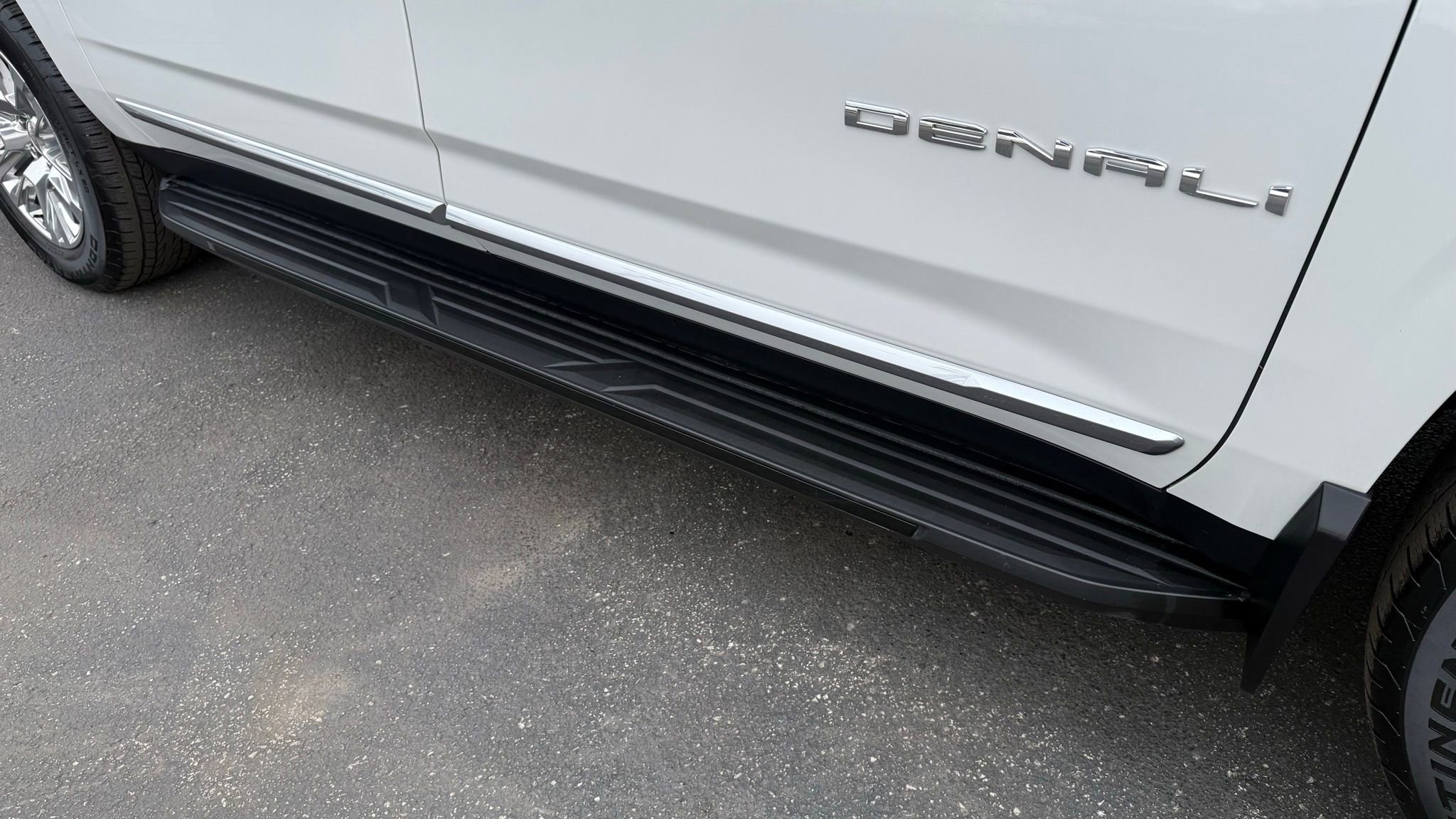 Used 2021 GMC Yukon XL Denali image 10