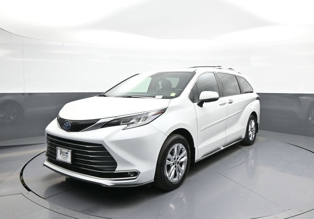 Certified 2025 Toyota Sienna Limited