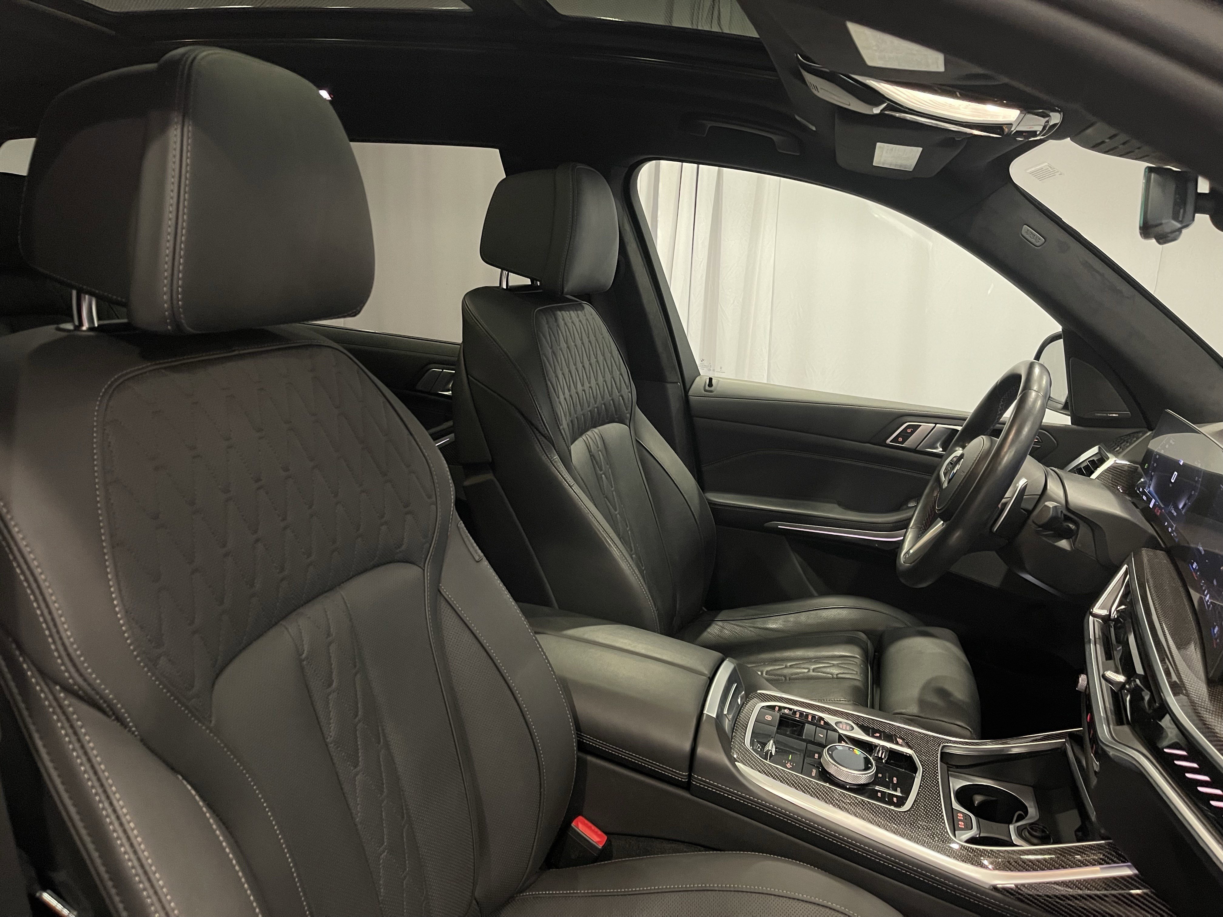 Used 2024 BMW X7 M60i w/ Executive Package image 2