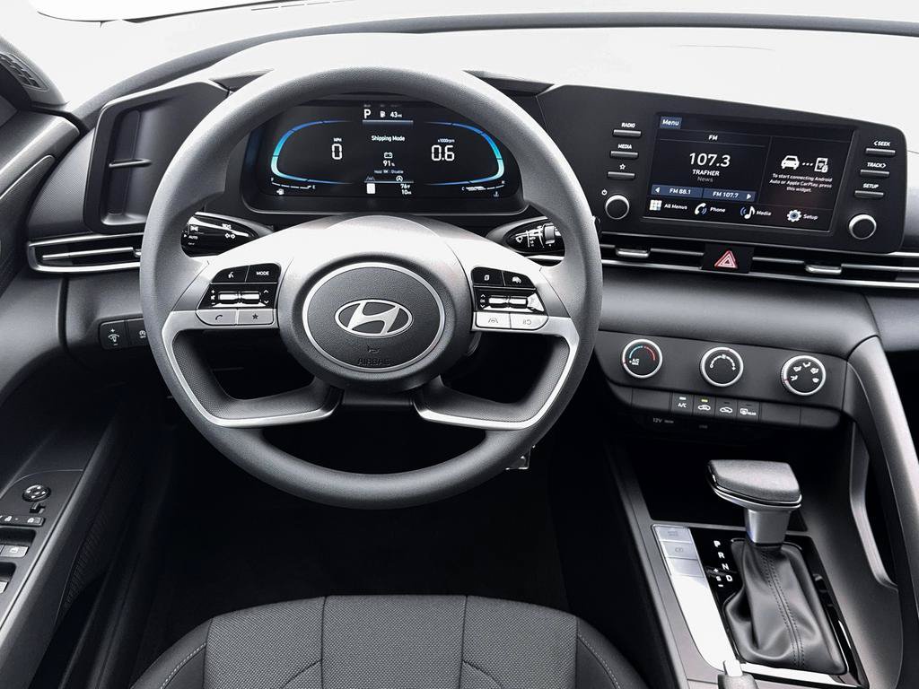 Used 2026 Hyundai Elantra SE FWD image 17
