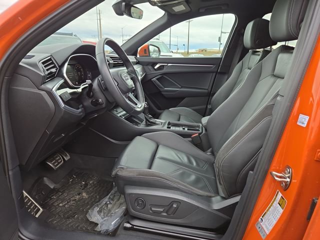 Used 2023 Audi Q3 2.0T Premium Plus w/ Premium Plus Package image 3