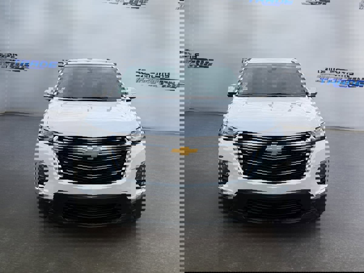 Used 2023 Chevrolet Traverse LT image 2