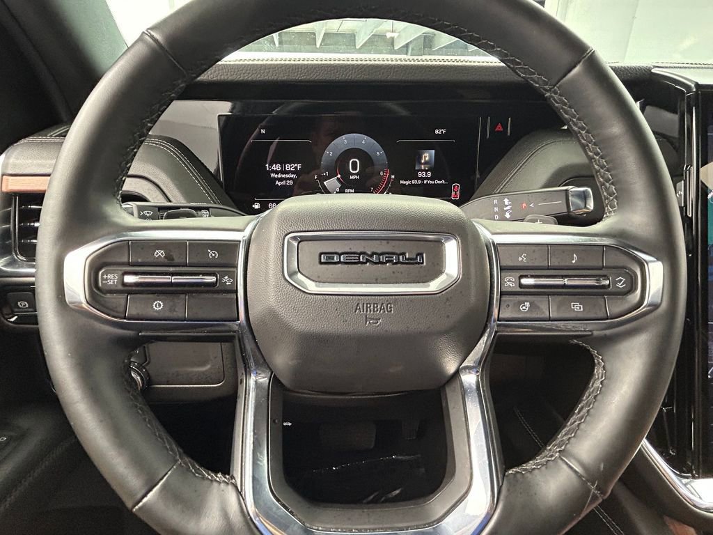 Used 2025 GMC Yukon Denali AWD/4WD image 32