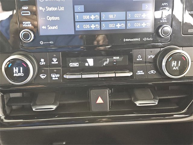 Used 2020 Toyota Highlander LE image 21