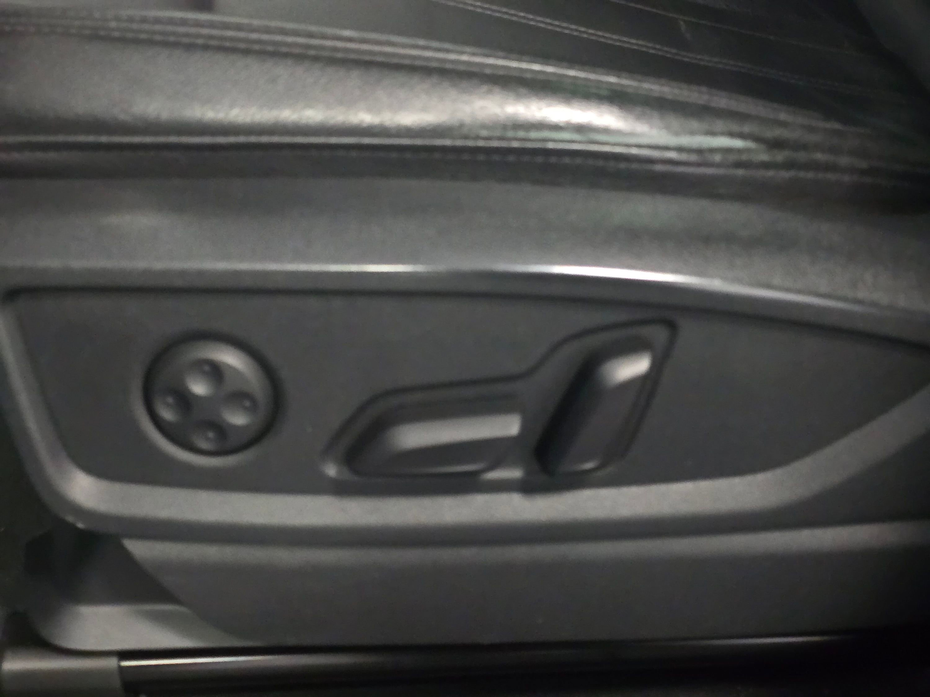 Used 2020 Audi Q5 e Prestige w/ Prestige Package image 37