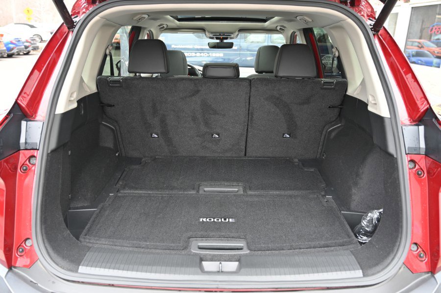 Used 2023 Nissan Rogue SL w/ SL Premium Package image 18