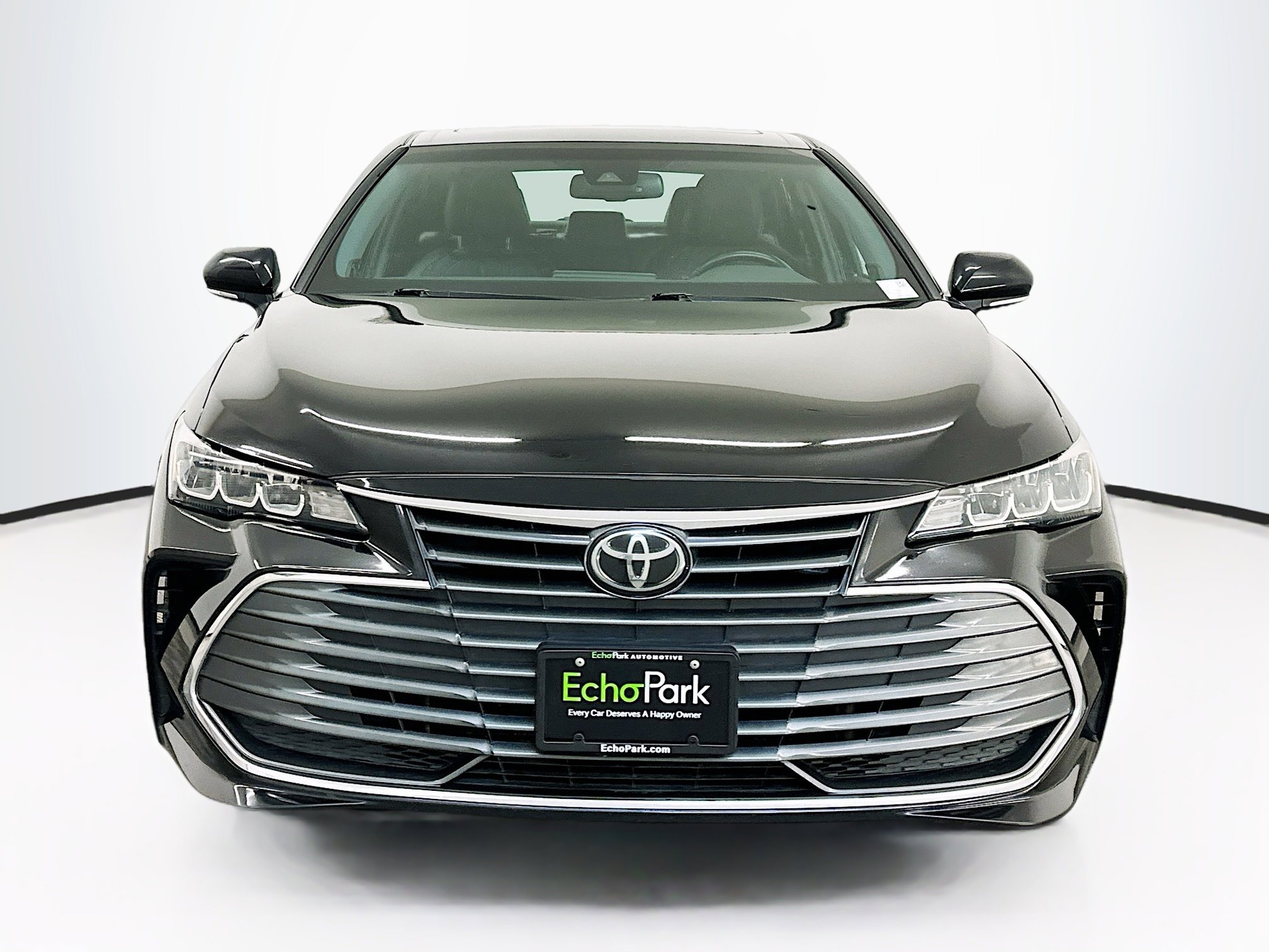 Used 2019 Toyota Avalon XLE image 2