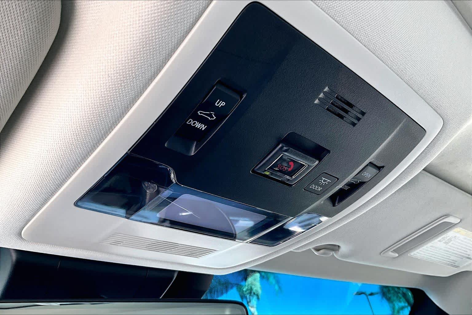 Used 2022 Lexus ES 300h w/ Accessory Package FWD image 34