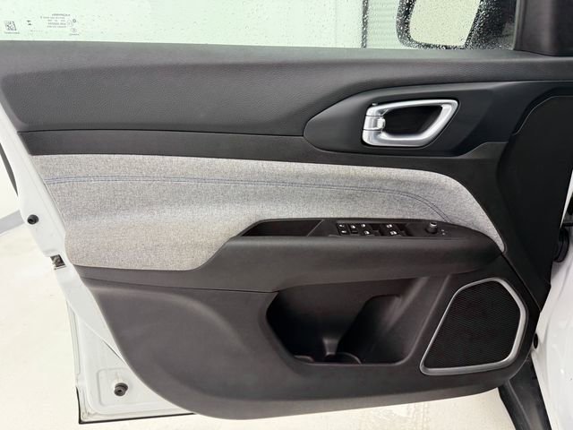 Used 2024 Jeep Compass Latitude image 29