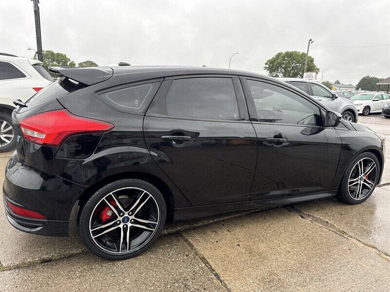 Used 2016 Ford Focus ST w/ Equipment Group 401A FWD image 8