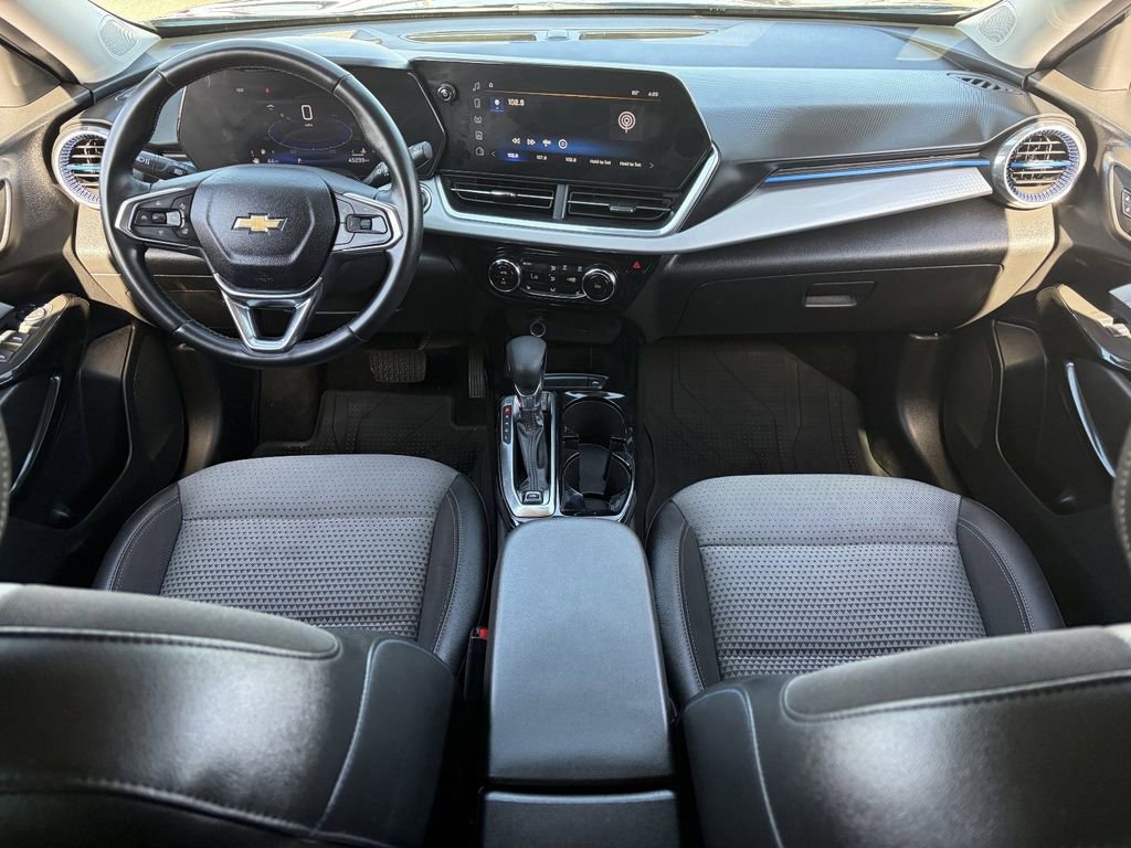 Used 2024 Chevrolet Trax LT w/ Driver Confidence Package FWD image 14
