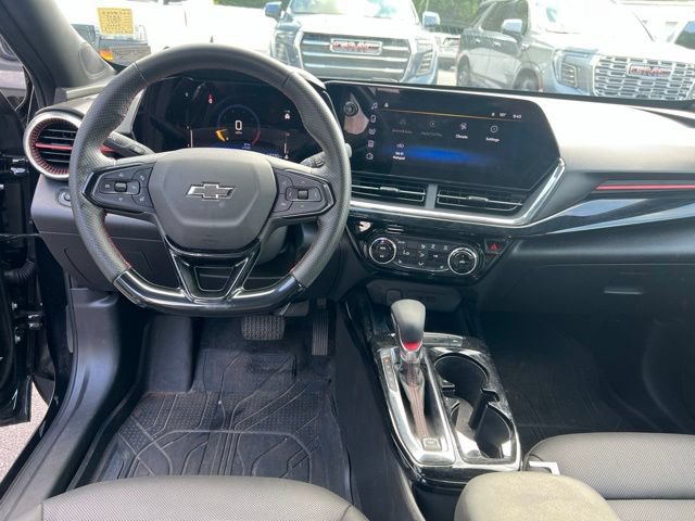 Used 2025 Chevrolet Trax RS w/ Sunroof Package FWD image 13