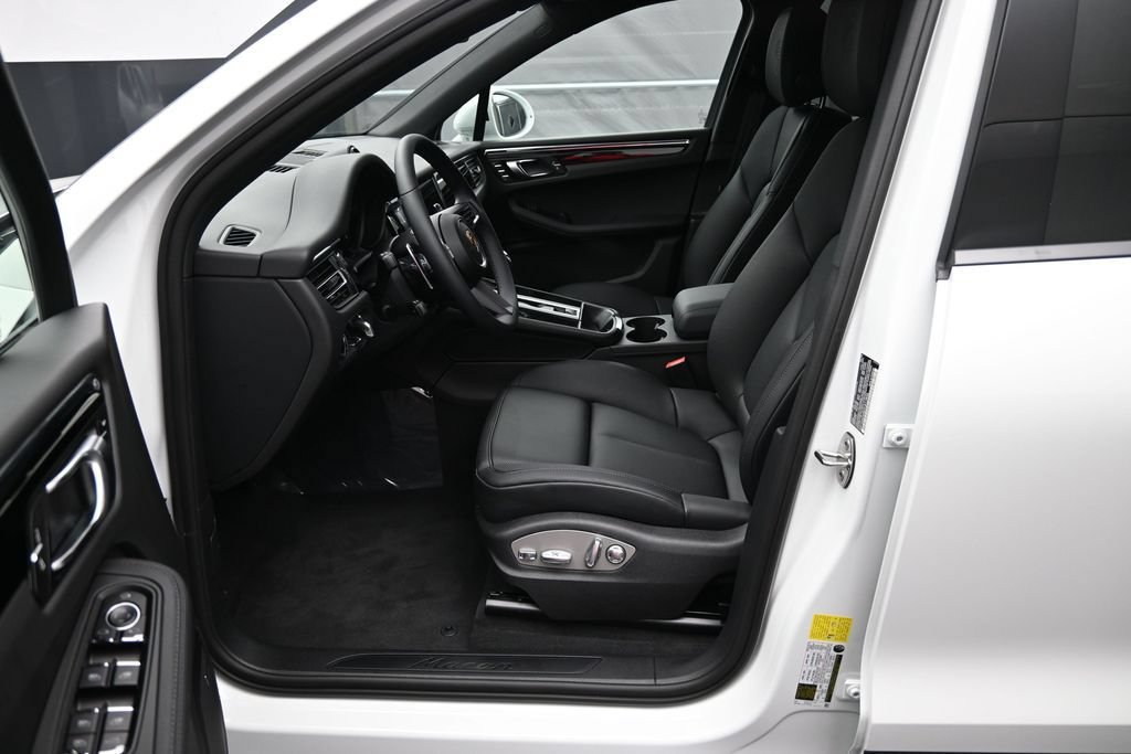 New 2026 Porsche Macan AWD/4WD image 5
