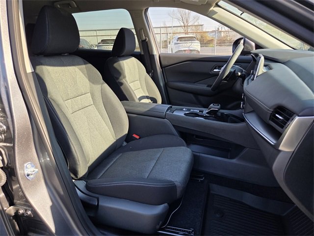 Certified 2025 Nissan Rogue SV image 12